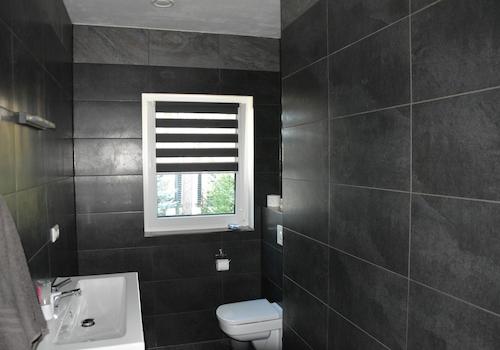 Haus links Gästebad