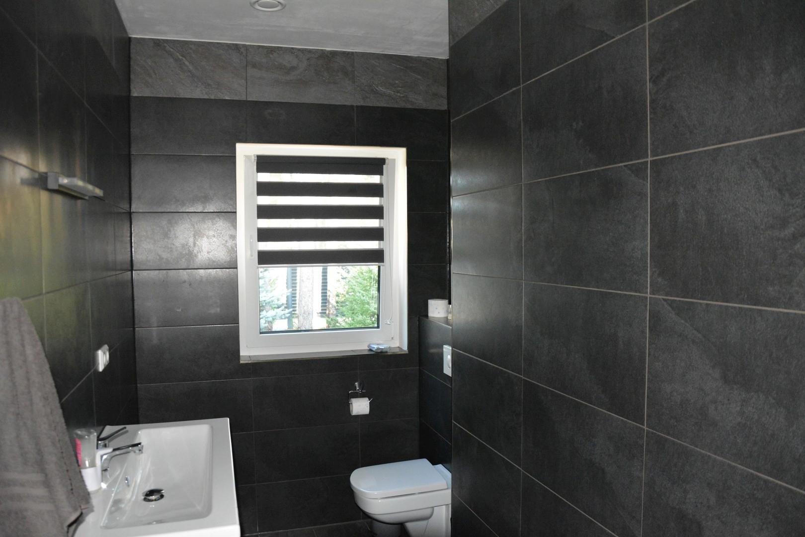 Haus links Gästebad