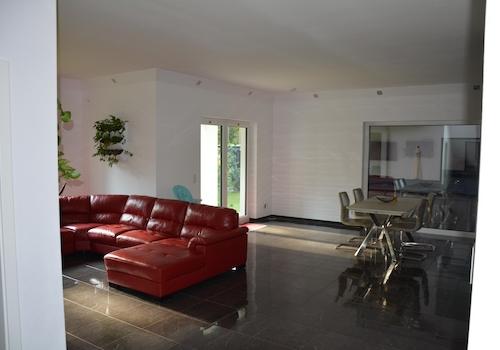 Haus links Wohnzimmer