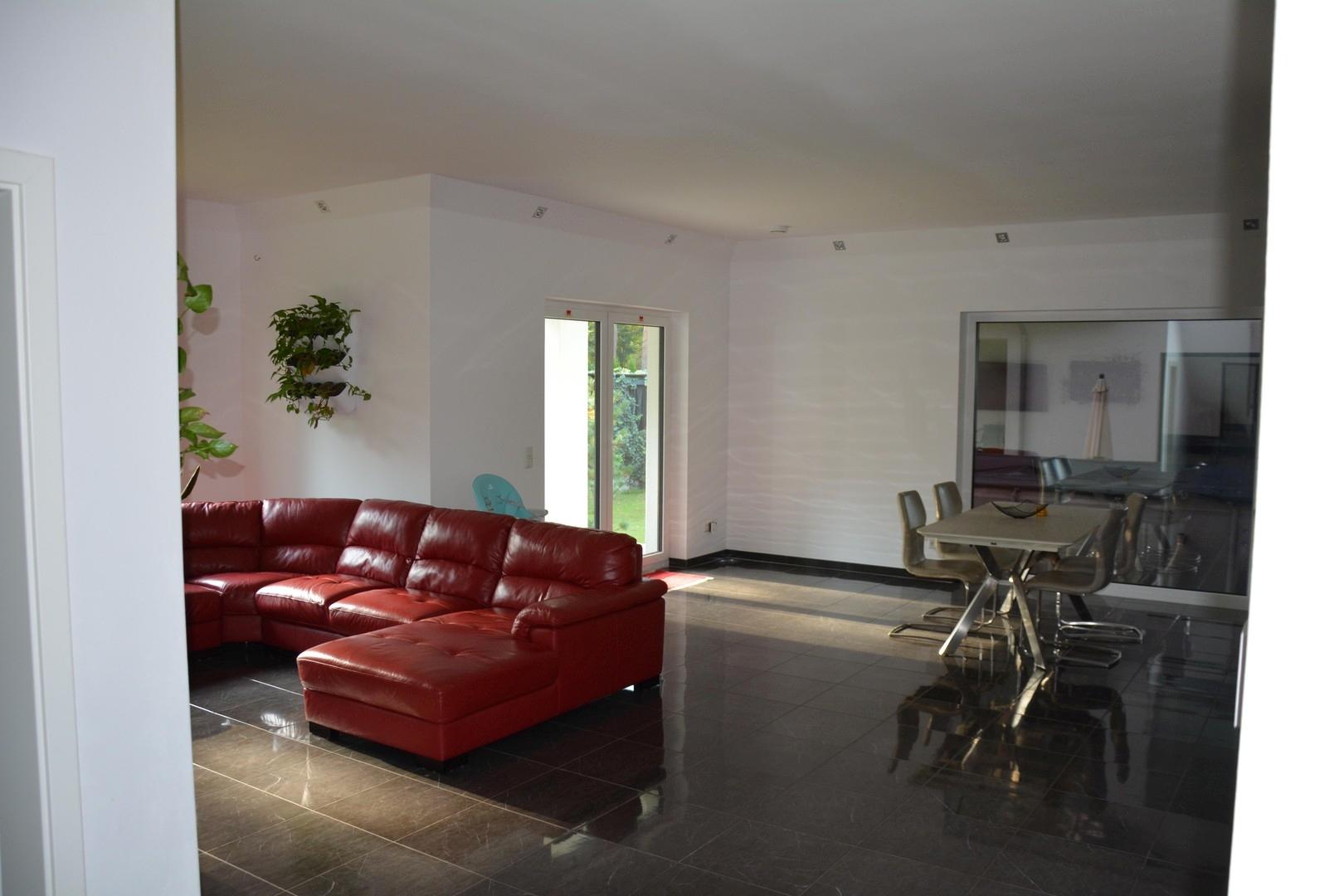 Haus links Wohnzimmer