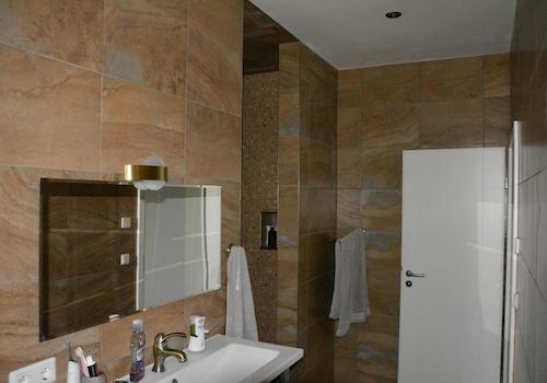 Haus rechts Gästebad