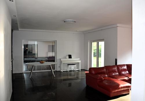 Haus rechts Wohnzimmer