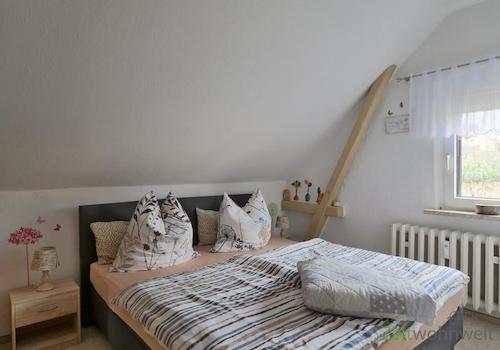 Doppelbett im Schlafzimmer