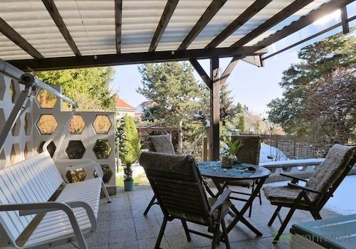 eigene Terrasse zum Garten