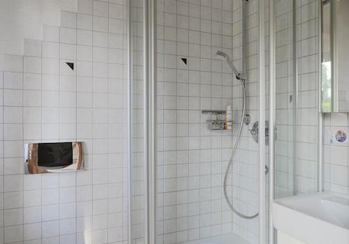 Blick ins kleine Bad unten