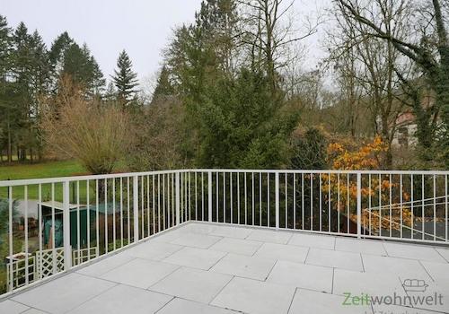 Balkonausblick an einem trüben Herbsttag