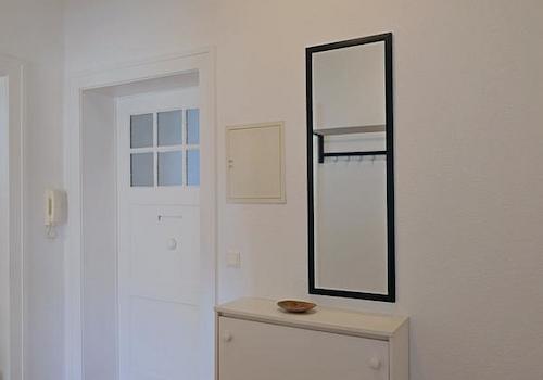 Wohnungsflur mit Garderobe