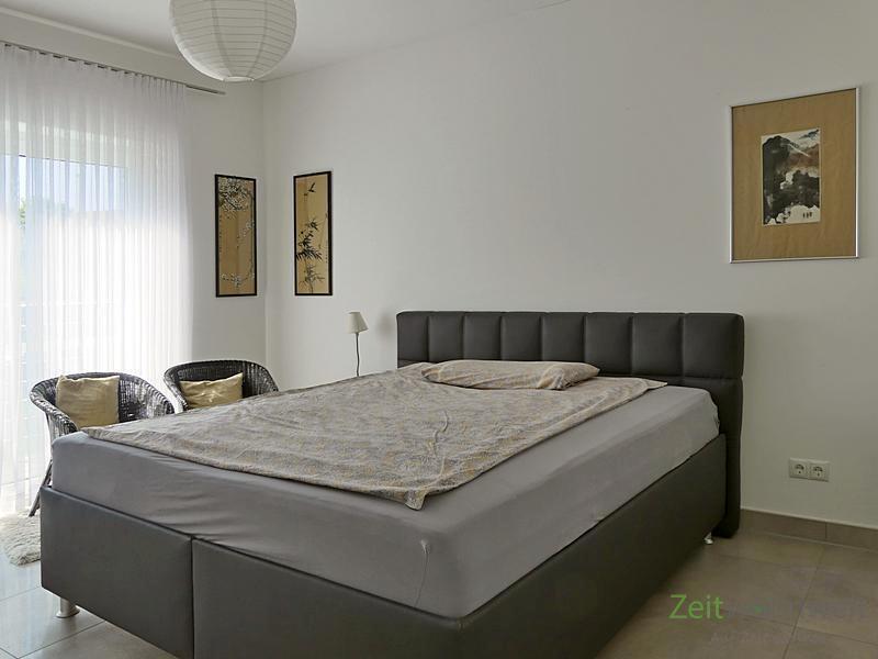 großes Schlafzimmerbett