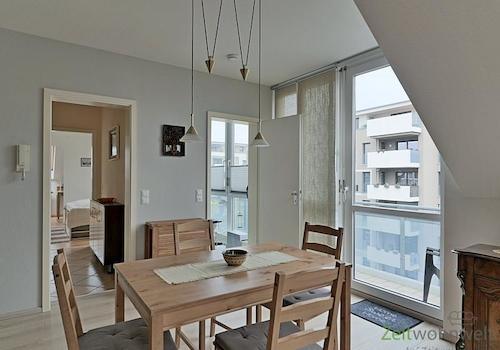 Esstisch und Balkonausgang