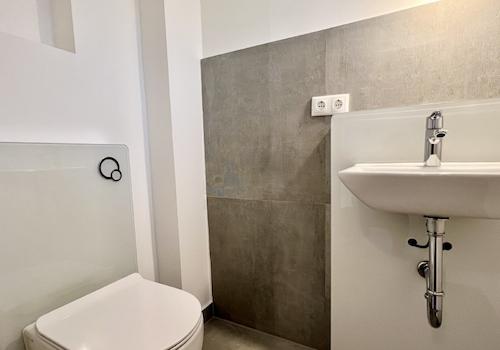 MODERNE GÄSTE-TOILETTE