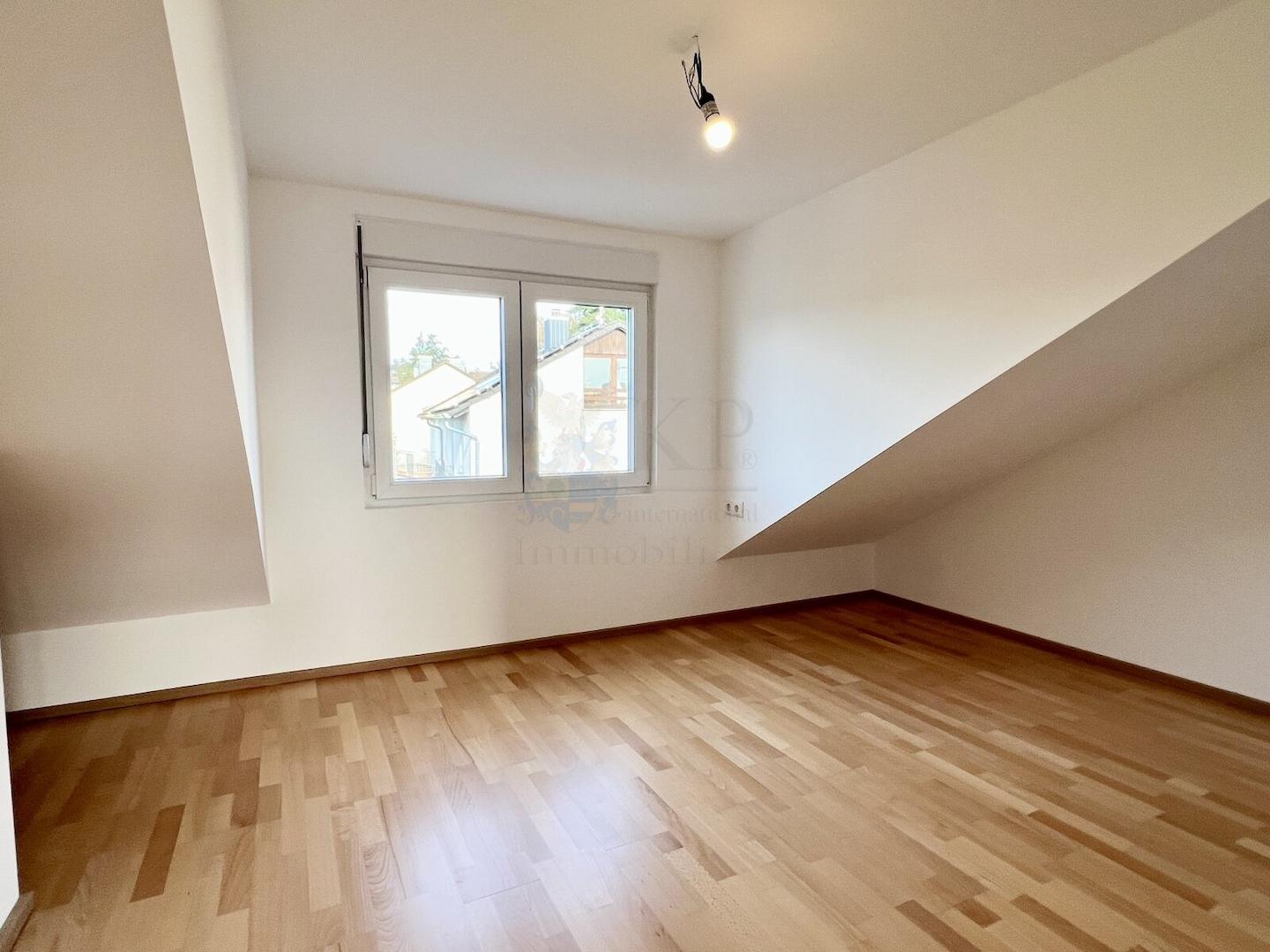 ZIMMER IM DACHGESCHOSS