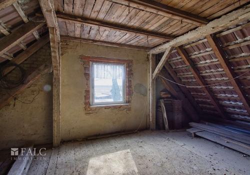 Ausbaupotenzial Dachboden Straßenseite II