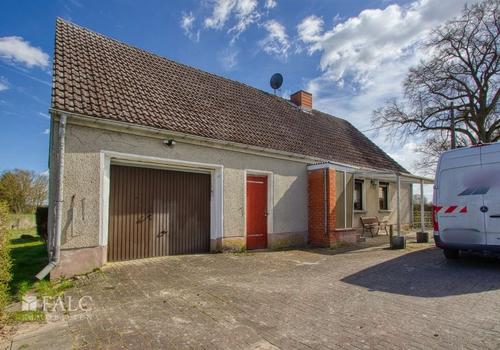 Haus mit Wohnbereich, Werkstatt und Garage