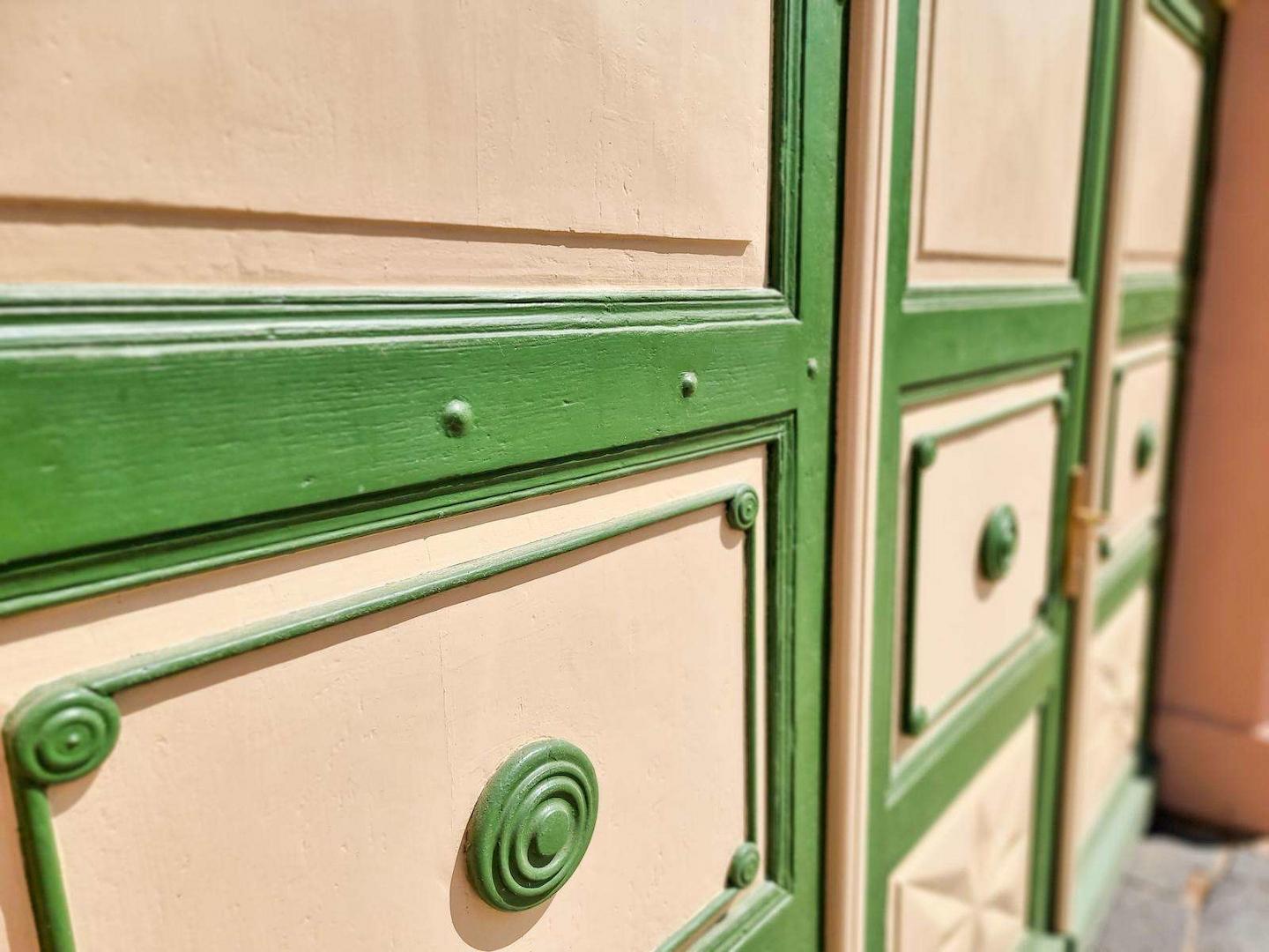 Historische Details am Tor