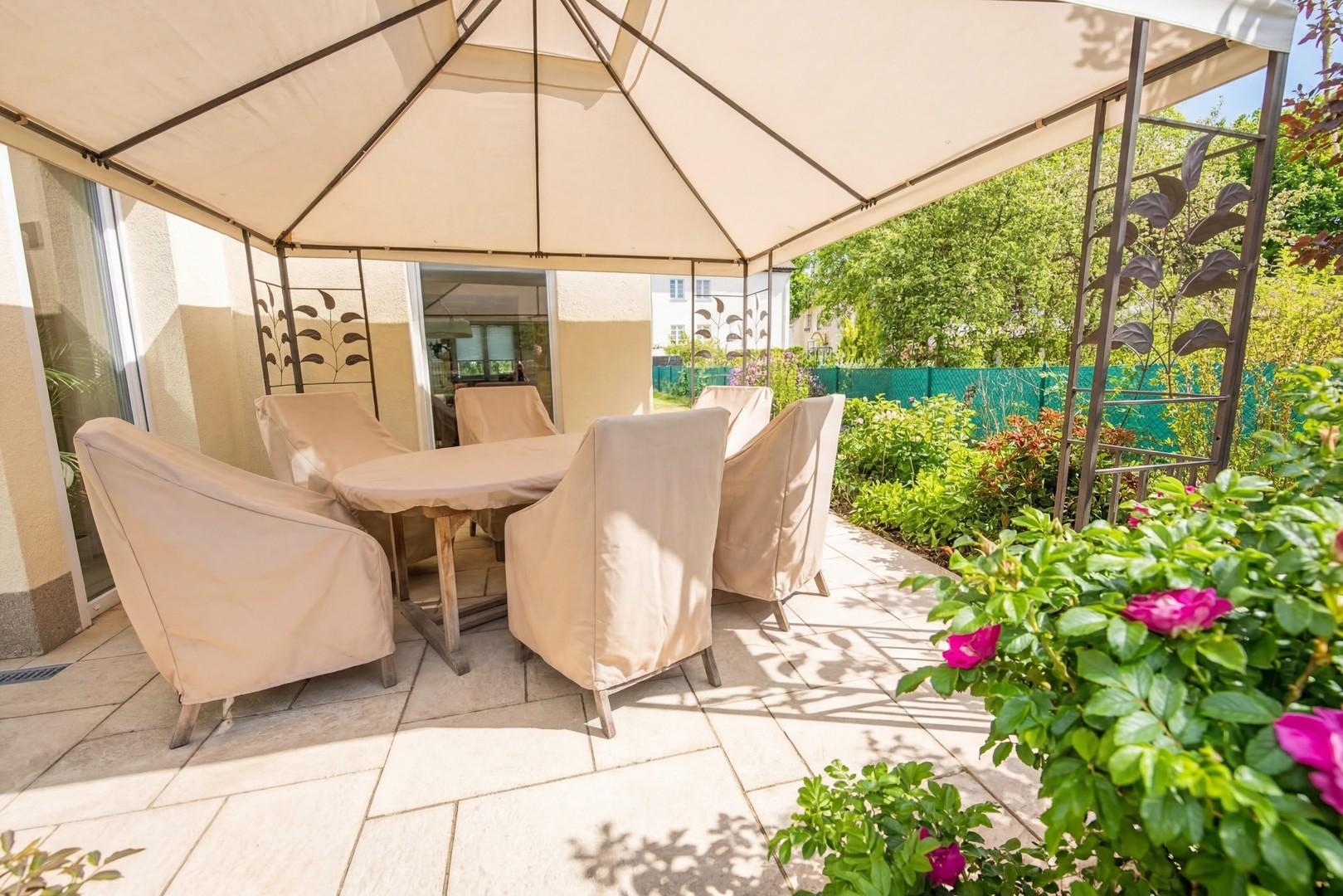 Terrasse vorn mit Bepflanzung