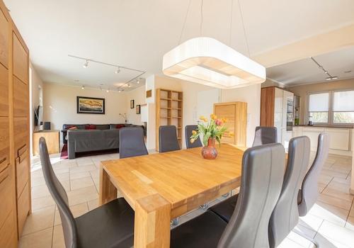 Wohnzimmer Blick zur Küche 