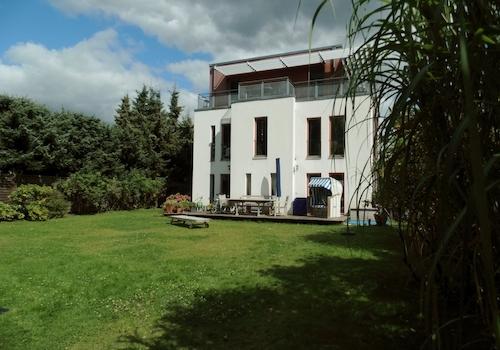 Gebäudeansicht vom Garten