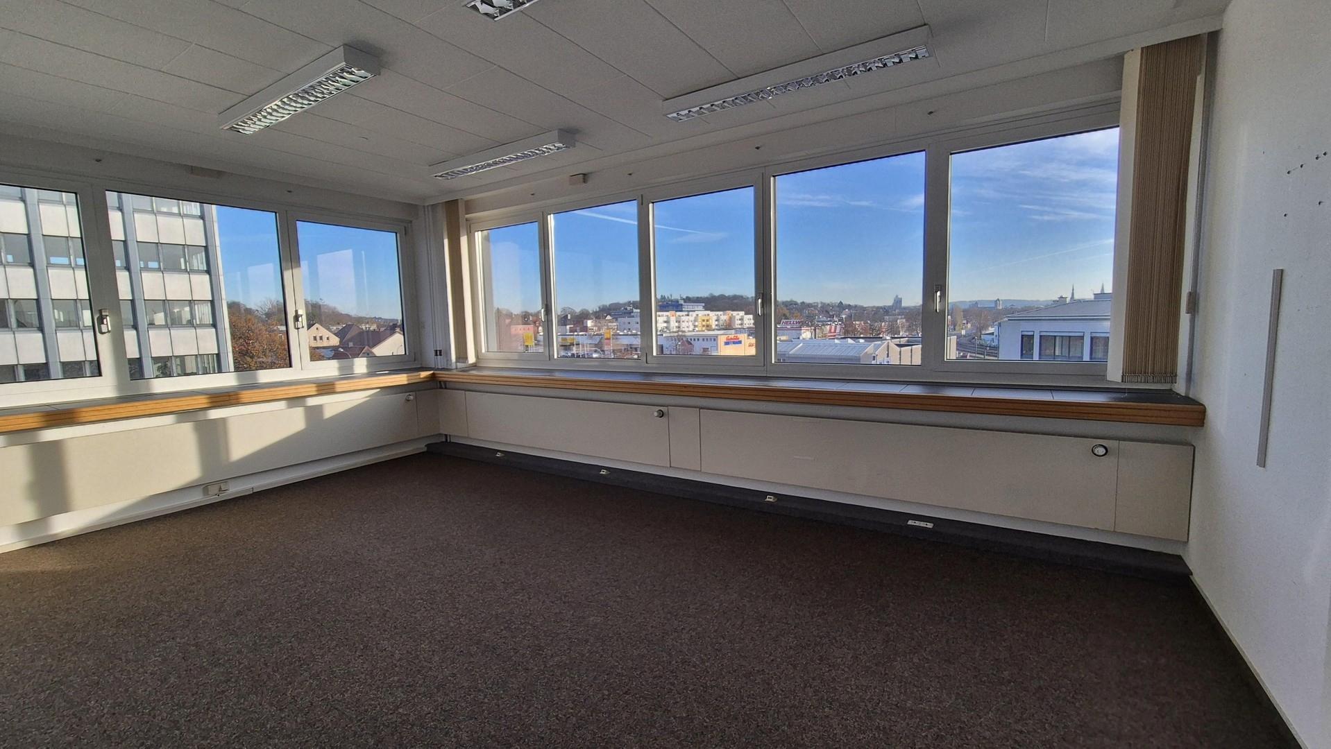 Büro unrenoviert-beispielhaft