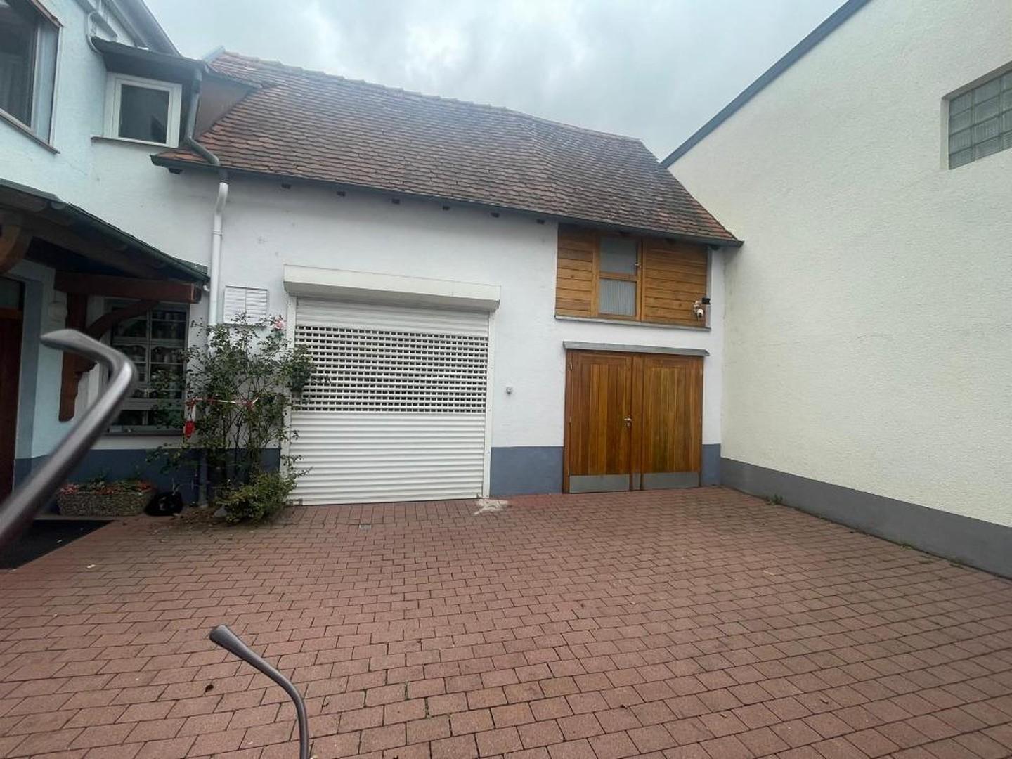 Innenhof elektrisches Rolltor