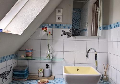 Gästebad OG Waschbecken