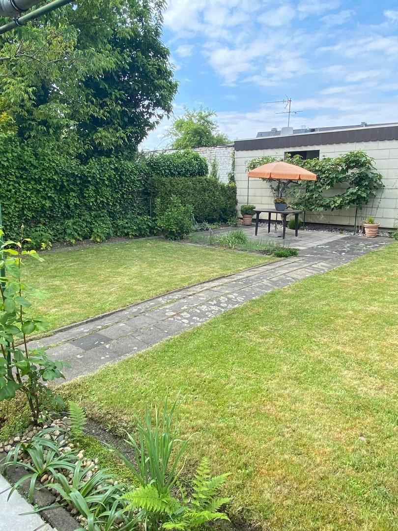 Gartenansicht mit Sitzplatz