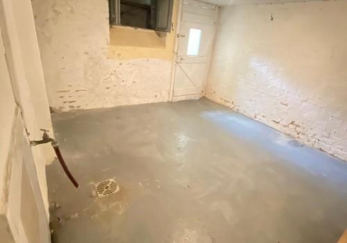 Waschküche mit Gartenzugang