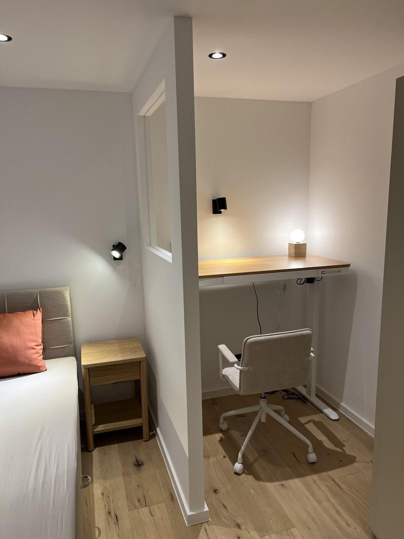 Schreibtisch Höhenverstellbar