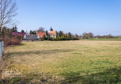 Grundstück m Ortsrand