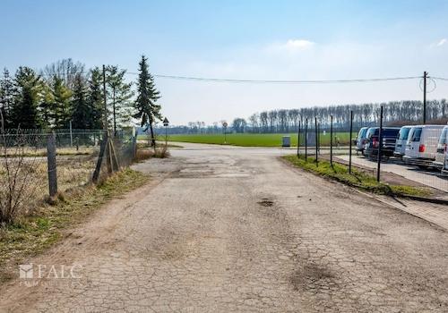 Einfahrt von der Hauptstraße