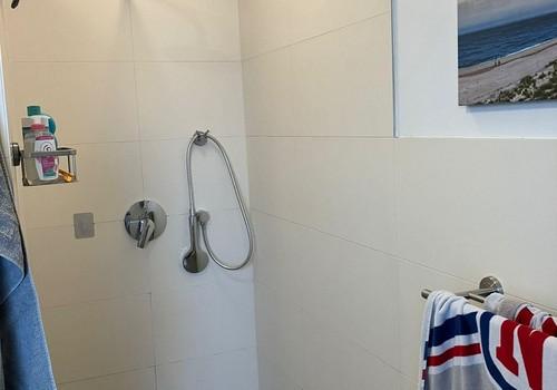 die bodengleiche, offene Dusch