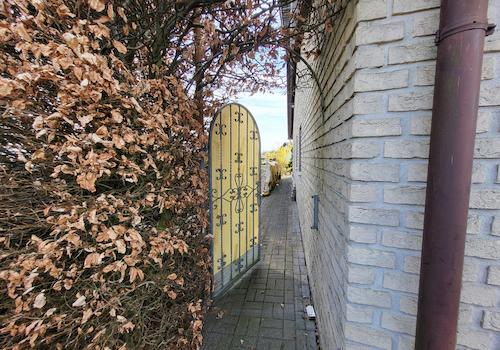 Seitlicher Zugang zum Garten