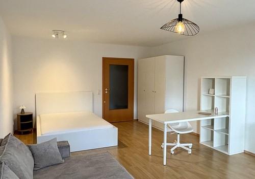 Großzügig, hell, modern.