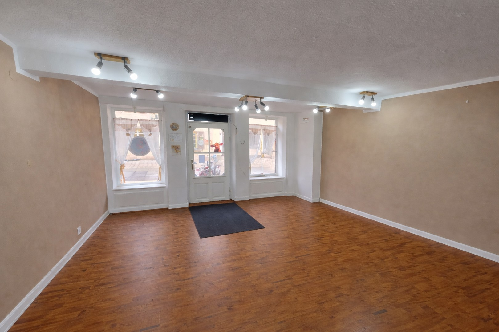 Laden - Blick zum Eingang