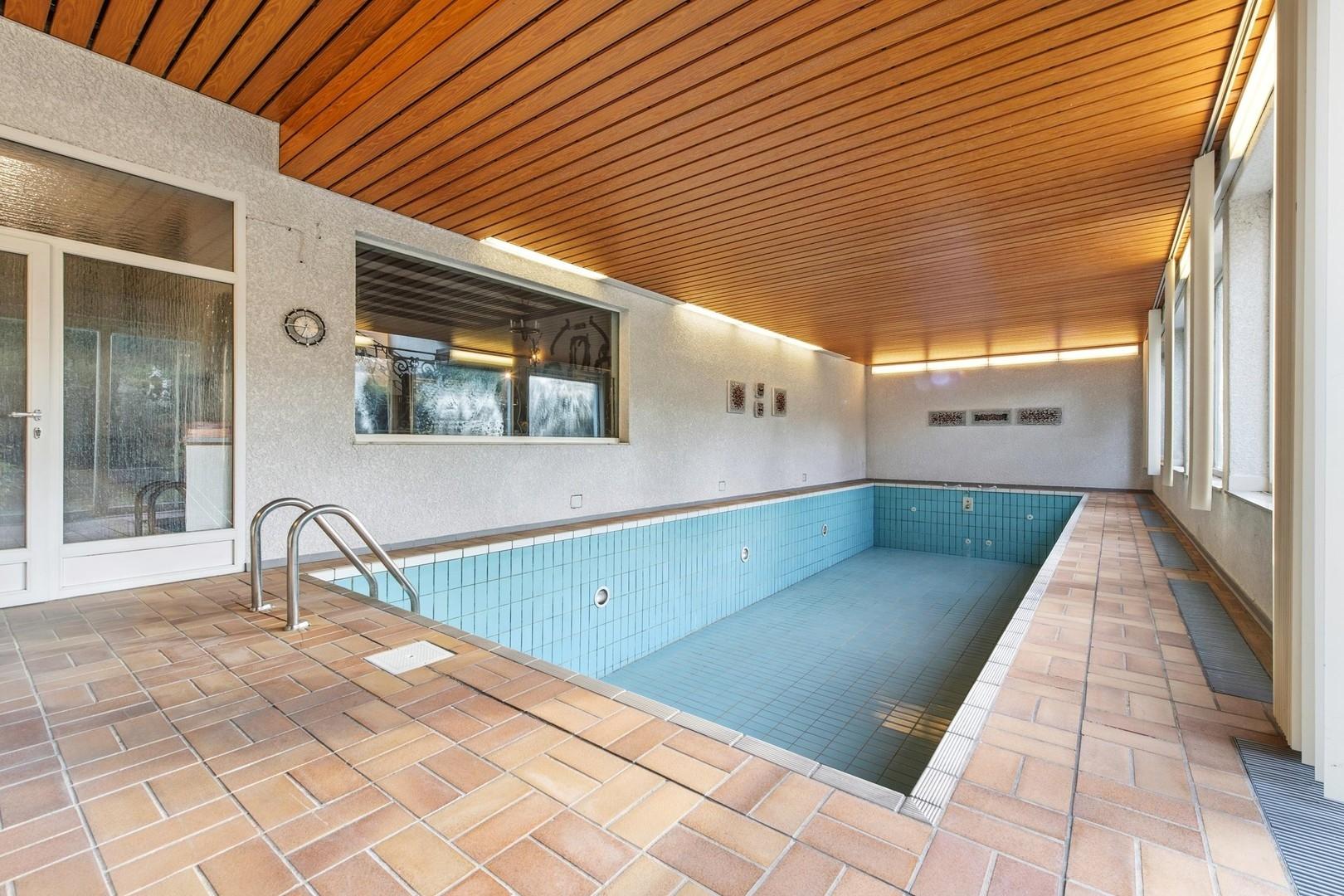 Indoor-Schwimmbad