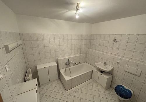 Bad mit Wanne und WC