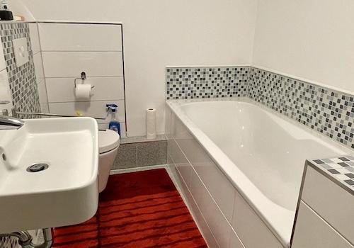 Bad mit Wanne & Dusche