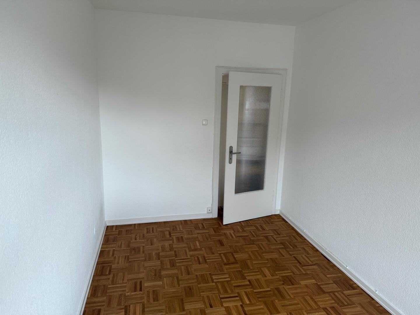 Arbeitszimmer Blick in Wohnung