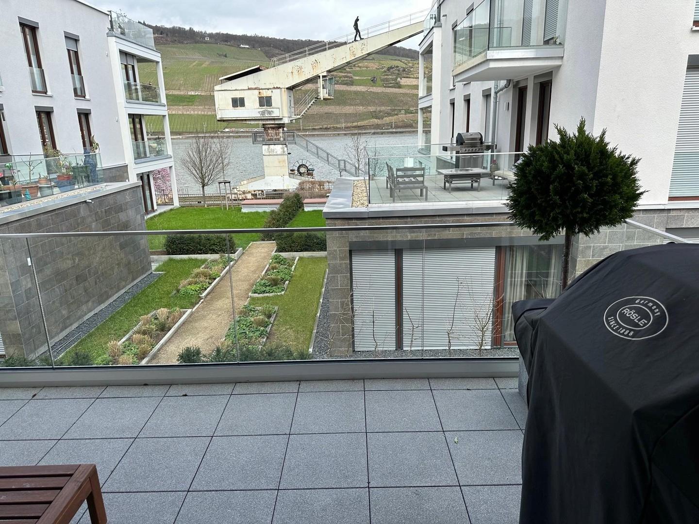 Rheinblick vom Balkon