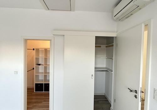 Begehbarer Kleiderschrank