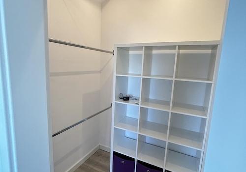 Begehbarer Kleiderschrank