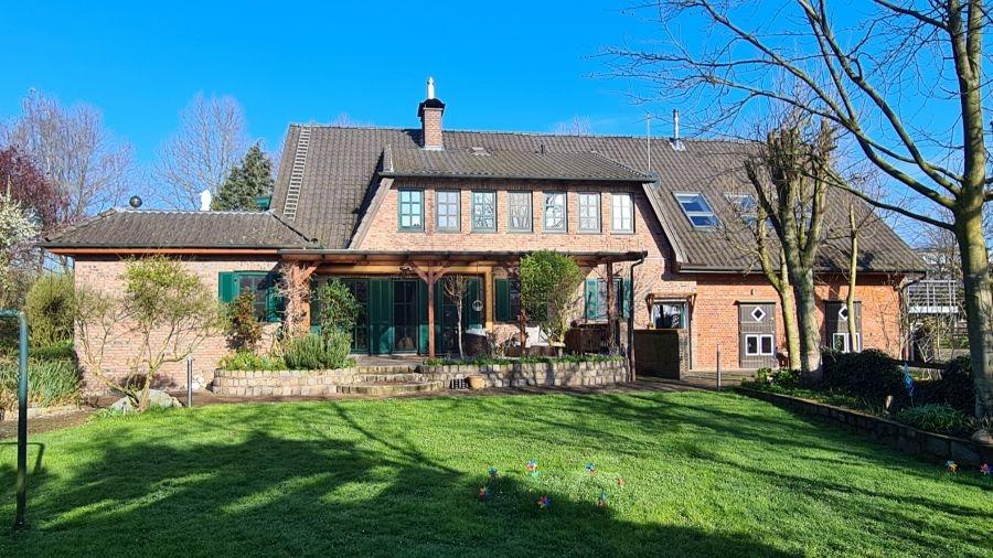 Südostansicht / Garten EG