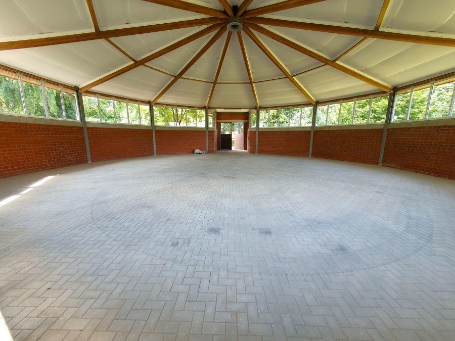 optional Pferdekarussell