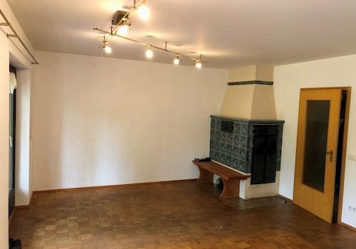 Kachelofen im Wohnzimmer