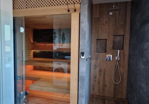 Bad en Suite mit Sauna OG