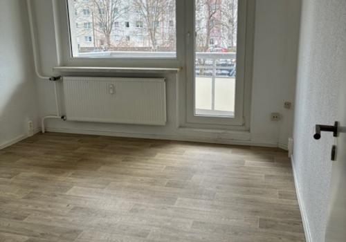 Wohnzimmer mit Balkon