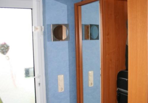 Eingang WG li / Gardarobe Wind