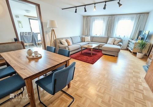 Wohnesszimmer im Altbau (KI)