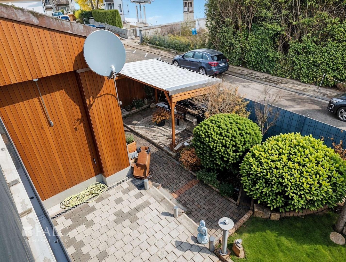 Hof - (KI generiert)