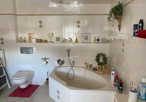 Tageslichtbad Wohnung OG