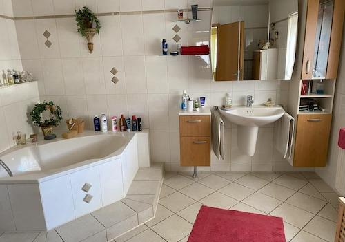 Tageslichtbad Wohnung OG